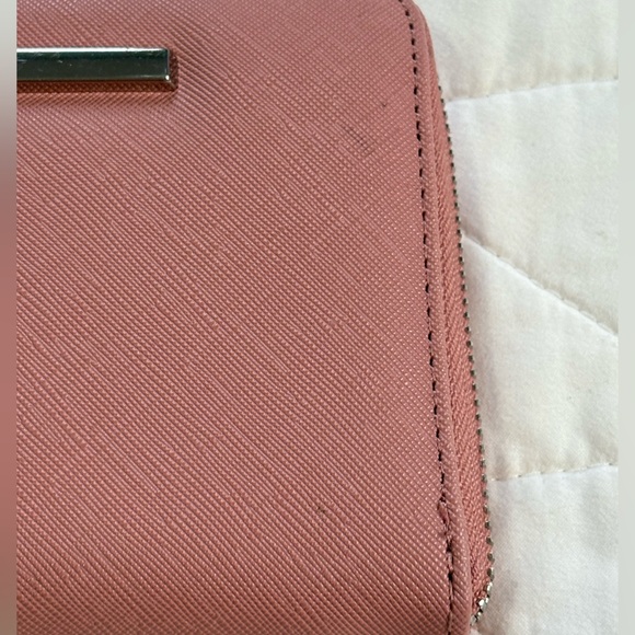 Steve Madden Mauve Saffiano Zip-Around Wristlet Wallet - New York Chic - Picture 3 of 5